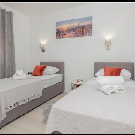 Ela Villa